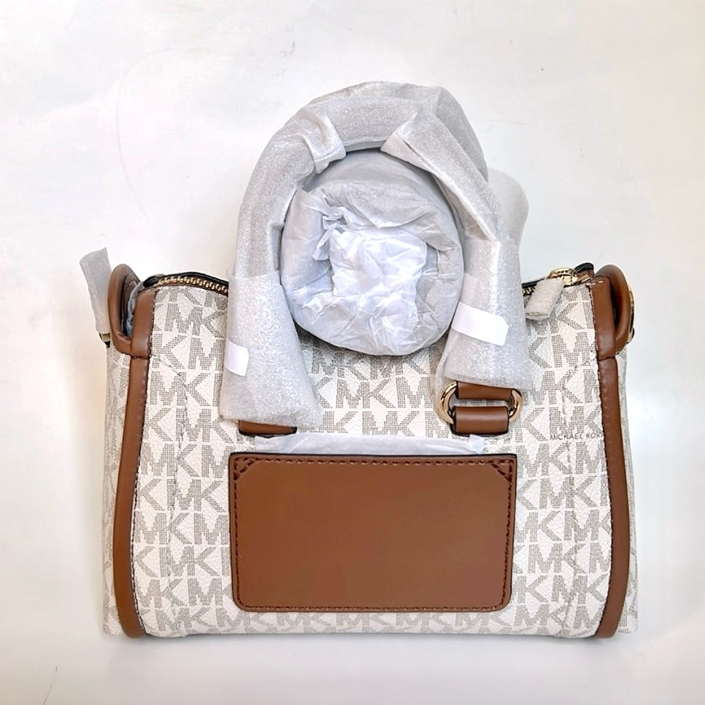 Michael Kors Vanilla Carine XS Crossbody or Mini Purse, NWT - Picture 6 of 6